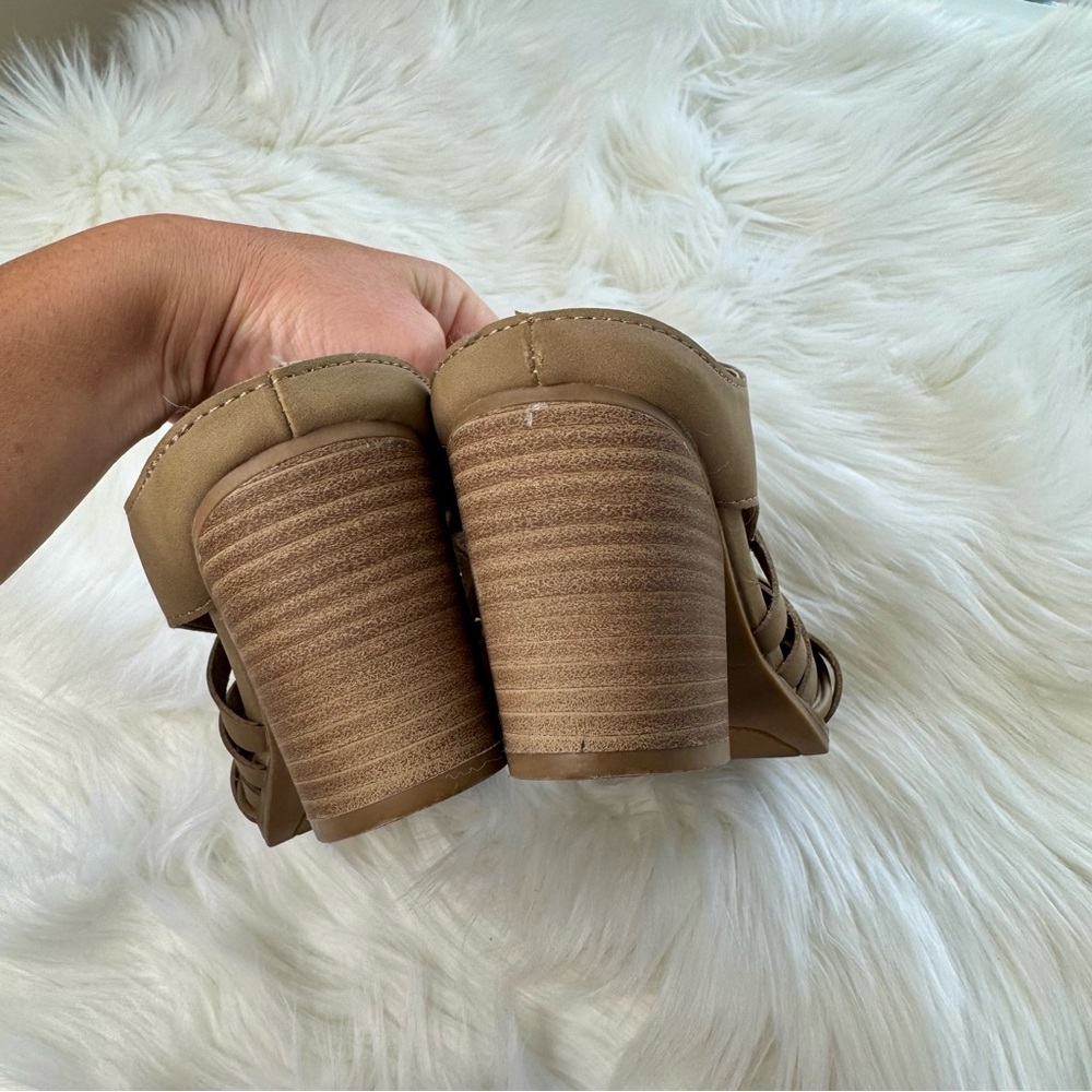 Universal Thread Women's Tan Block Heel Woven Mules - Picture 7 of 8